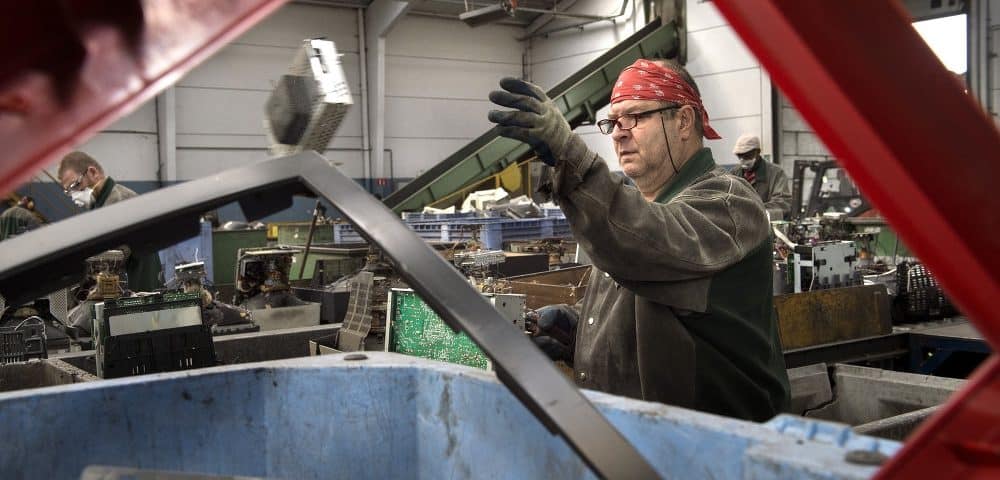 Beschutte werkplaats 't Veer in Menen is een maatwerkbedrijf gericht op recyclage, inpakken en metaalbewerking.